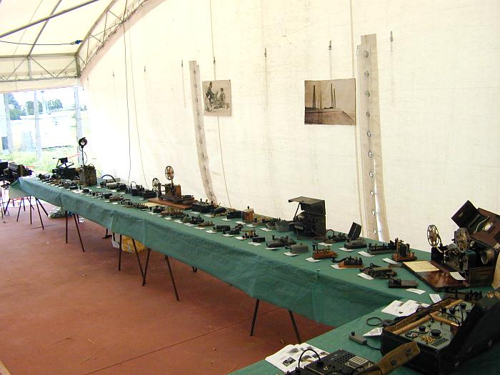 Costamezzana 2005 - ( Comune di Noceto - Parma ) - Mostra di radio militari, spionaggio, mezzi militari, tasti e apparecchiature telegrafiche