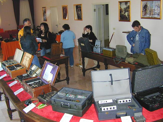 Comune di San Giorgio di Pesaro - Spionaggio, Resistenza, Guerra Fredda - Esposizione di apparecchiature e tecnologie d'epoca